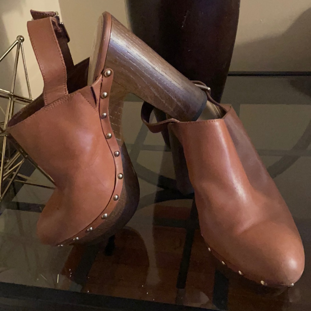 Gianni Bini Platform Clogs